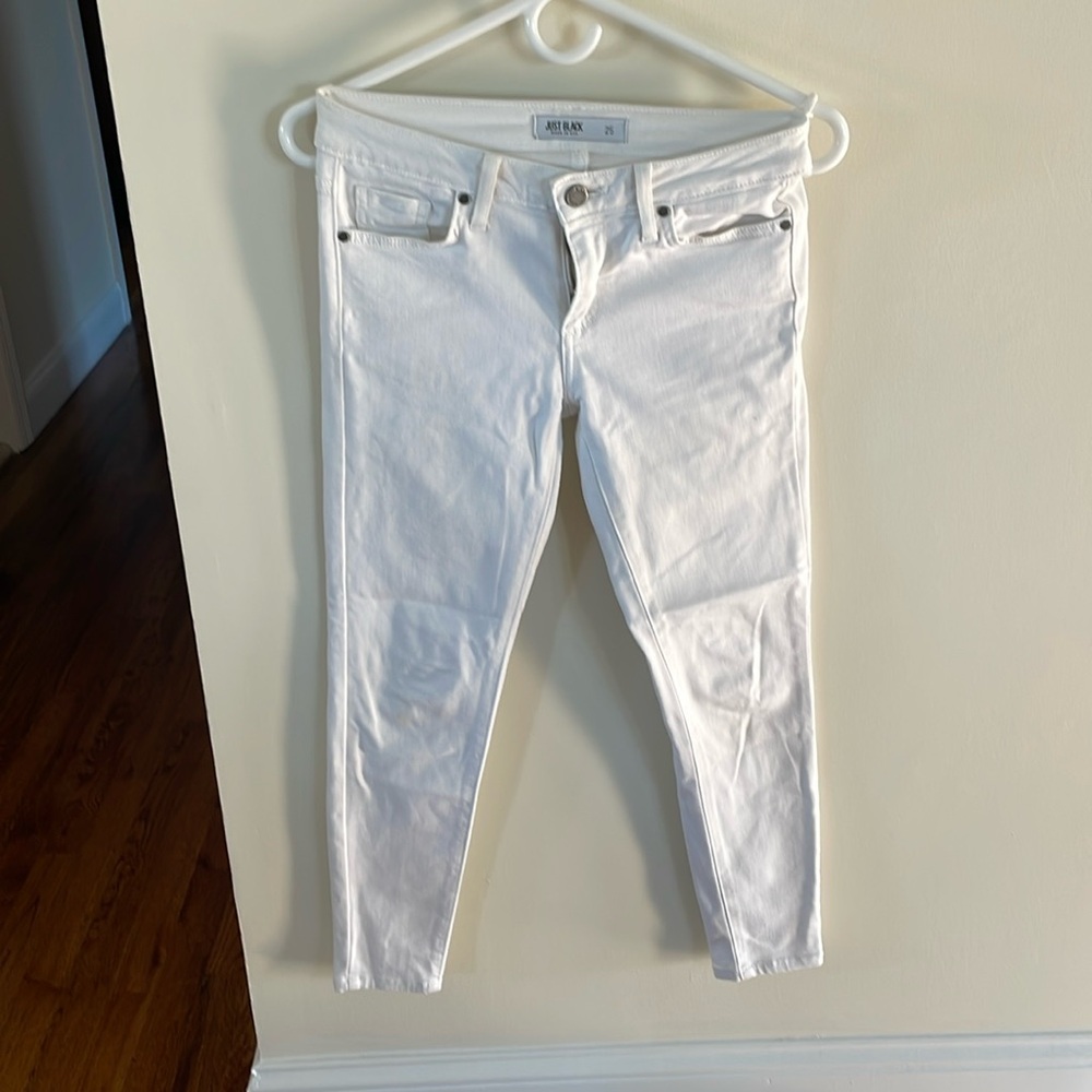 Just black white denim jeans size 25 rayon cotton polyester spandex blend